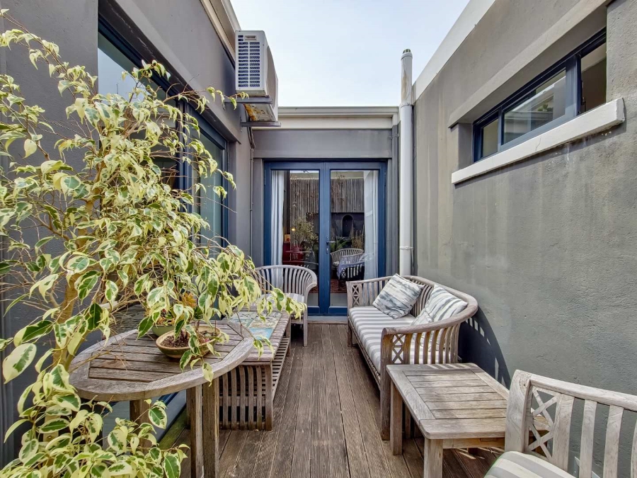 To Let 2 Bedroom Property for Rent in Green Point Western Cape